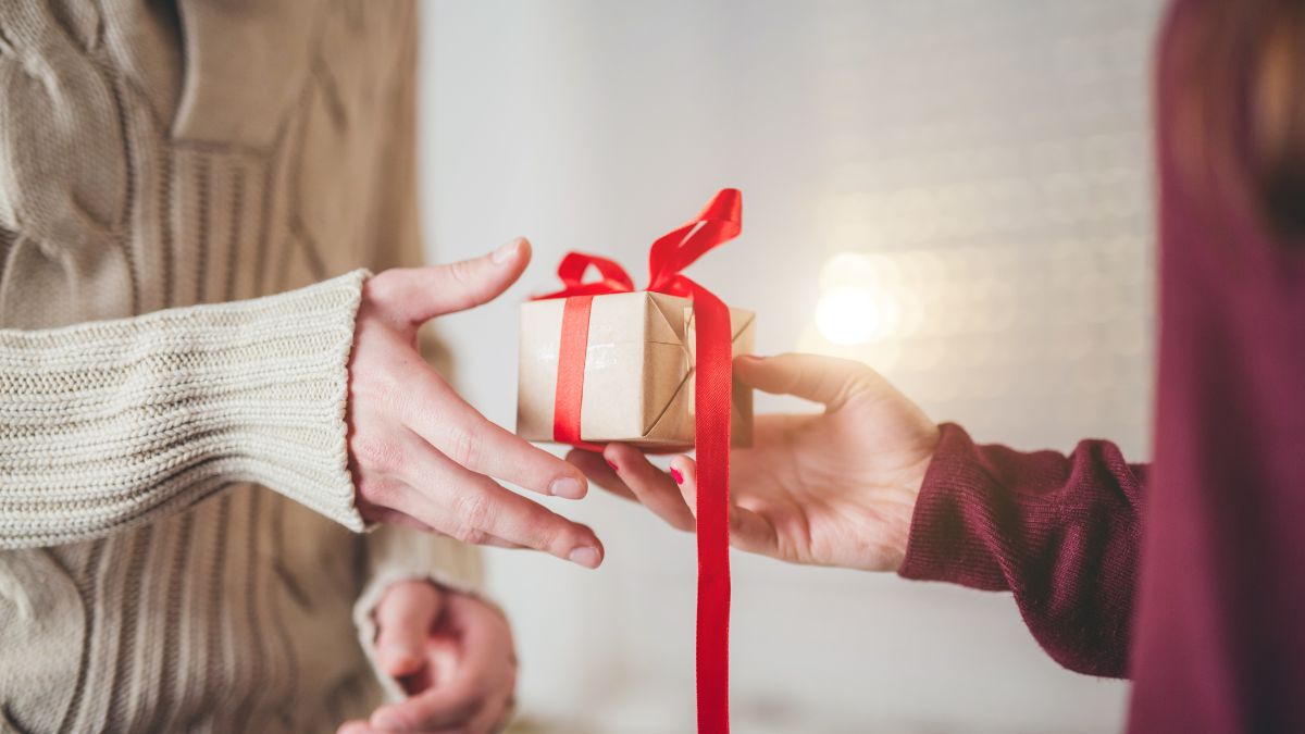 17 Top Employee Appreciation Gifts for Workplace Gifting
